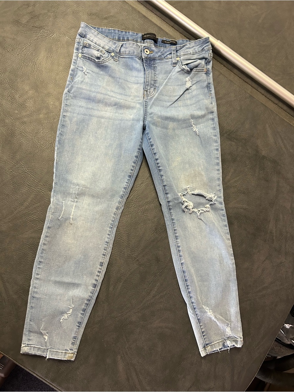 Kendall + Kylie Light Wash Distressed Jeans 13/31 worn once or twice